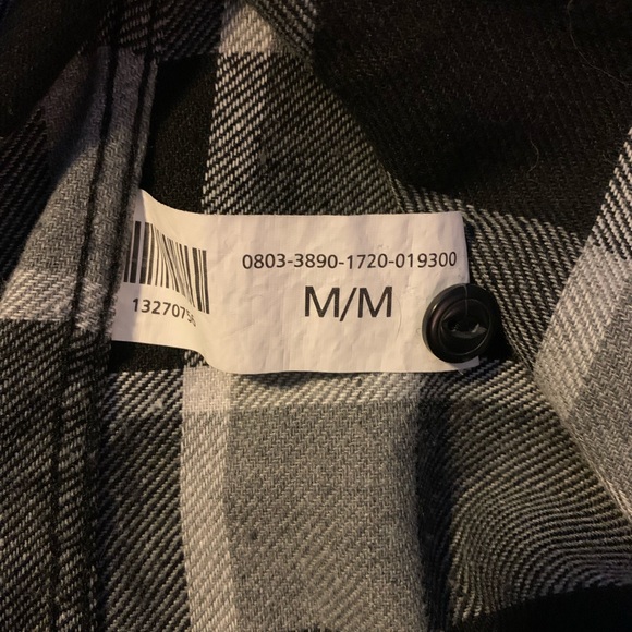 Warm and cozy black plaid shirt - Picture 5 of 6